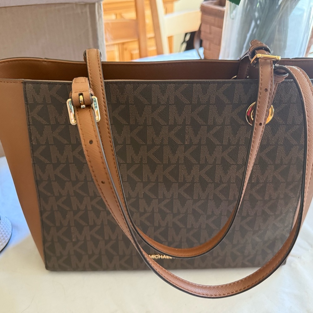 NEW NEVER BEEN USED Michael Kors Signature Brown Tote